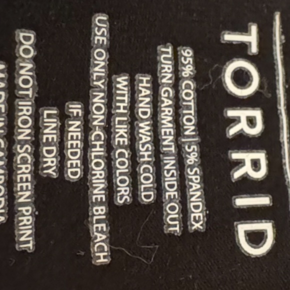 Torrid Foiled Damask Leggings / Ponte Pants – Black (Goth Baroque) - Picture 3 of 5